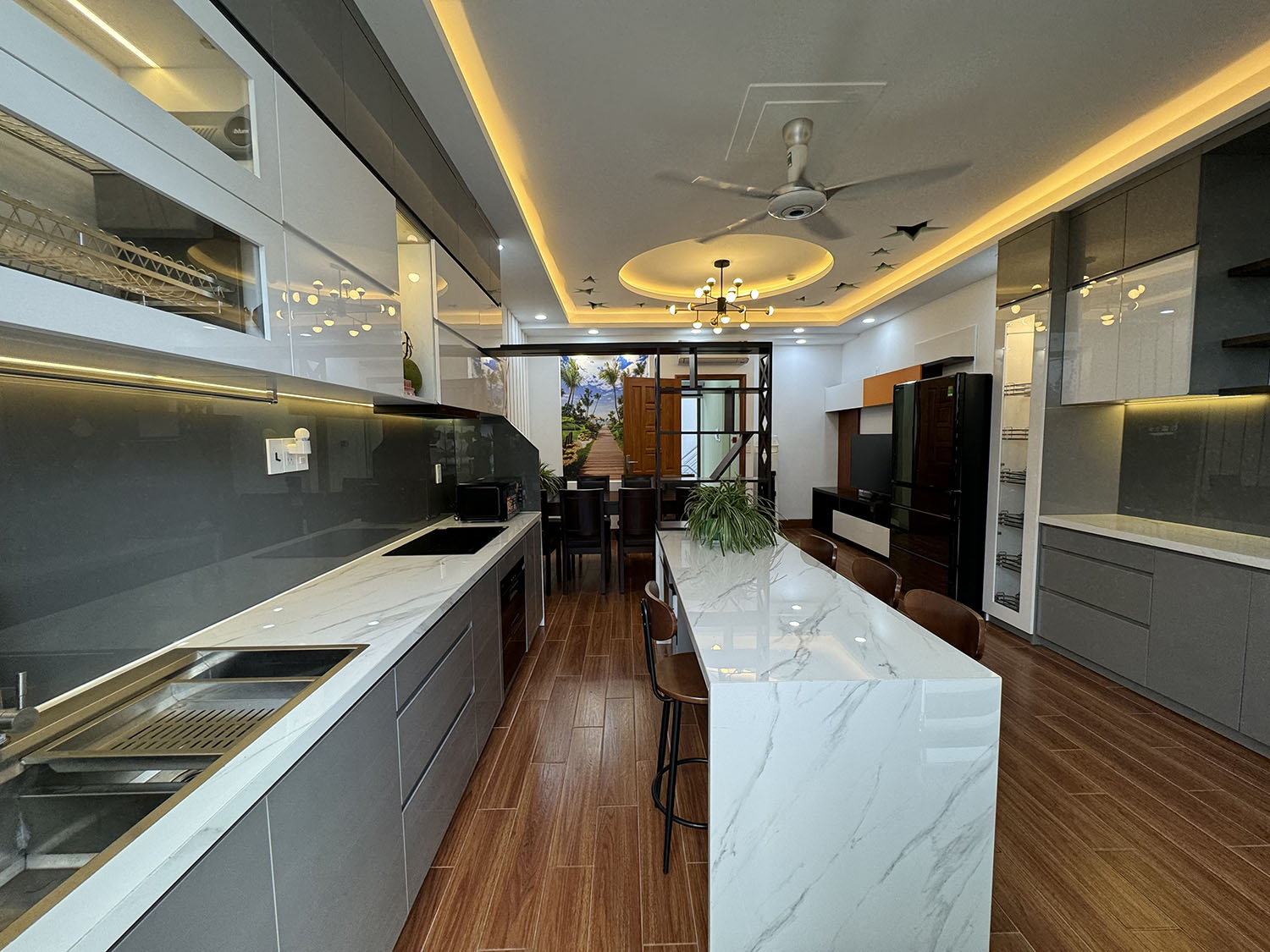 Siêu phẩm Hầm, 4Lầu, ST, thang máy (4,75x17=80,75m2) full nội thất cao cấp đường nội bộ 12m khu VIP 3 tháng 2